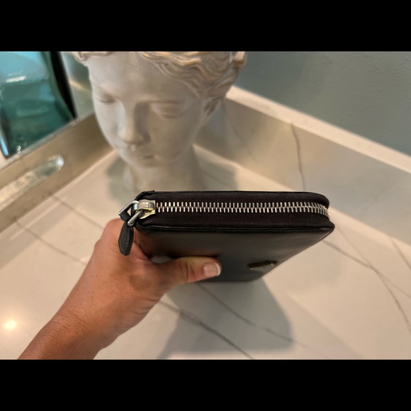 EUC Prada wallet with box - Picture 5 of 16